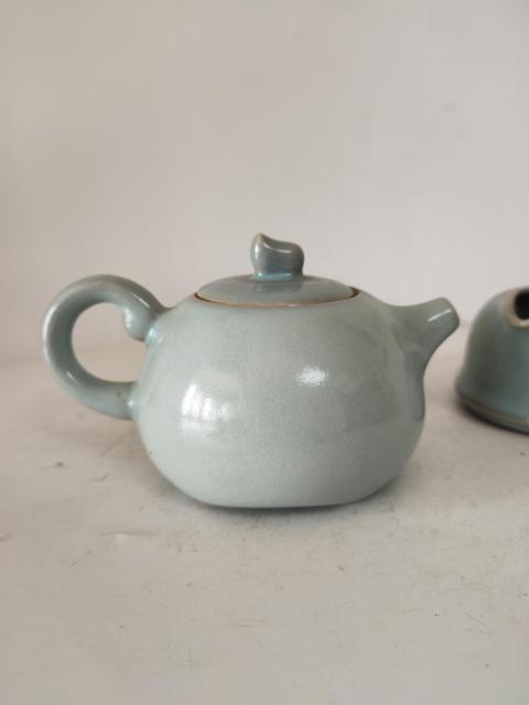 古玩陶瓷精品當代汝窯壺一對拍賣,當前價格699元