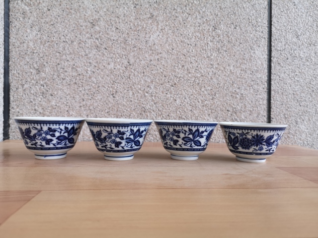 古玩陶瓷六十至八十年代花卉紋青花杯拍賣，當前價格220元