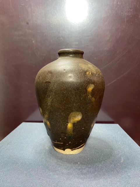 古玩陶瓷宋代.褐釉點(diǎn)彩梅瓶拍賣,當(dāng)前價(jià)格1680元