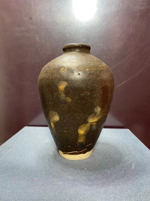 古玩陶瓷宋代.褐釉點(diǎn)彩梅瓶拍賣,當(dāng)前價(jià)格1680元