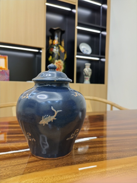 古玩陶瓷霽藍釉堆塑魚藻紋蓋罐 明中期藩王瓷拍賣，當前價格43800元