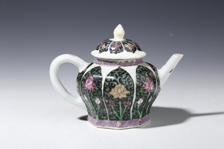 古玩陶瓷清雍正·粉彩蓮花紋茶壺拍賣，當(dāng)前價(jià)格4000元