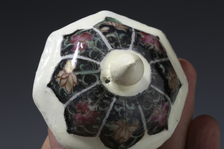 古玩陶瓷清雍正·粉彩蓮花紋茶壺拍賣，當(dāng)前價(jià)格4000元