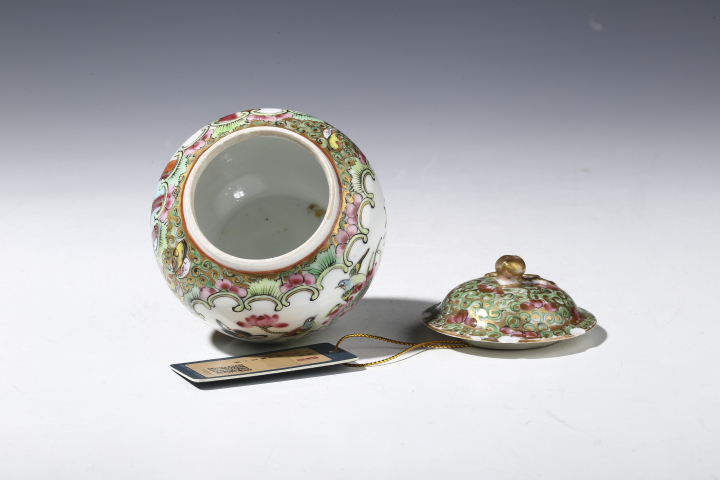 古玩陶瓷【精品·清晚期】廣彩·金地開窗花鳥人物紋小蓋罐拍賣,當前價格2000元