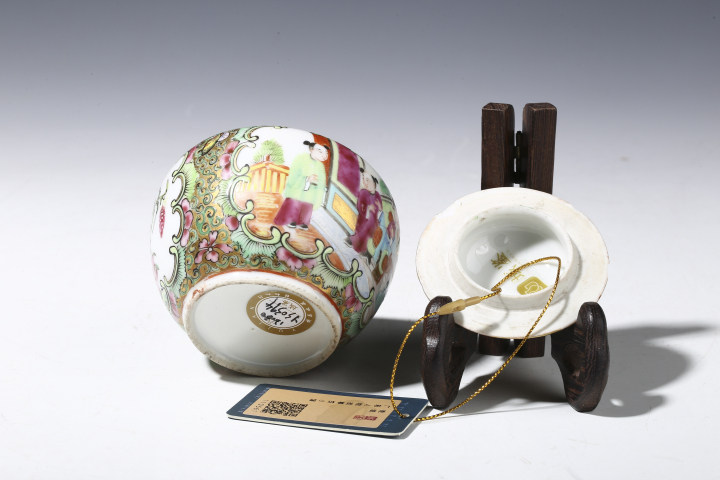 古玩陶瓷【精品·清晚期】廣彩·金地開窗花鳥人物紋小蓋罐拍賣,當前價格2000元