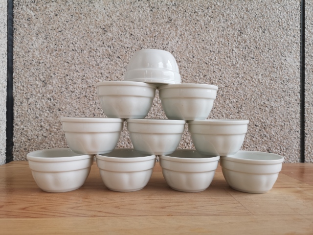 古玩陶瓷出口創(chuàng)匯期白釉杯拍賣，當前價格298元