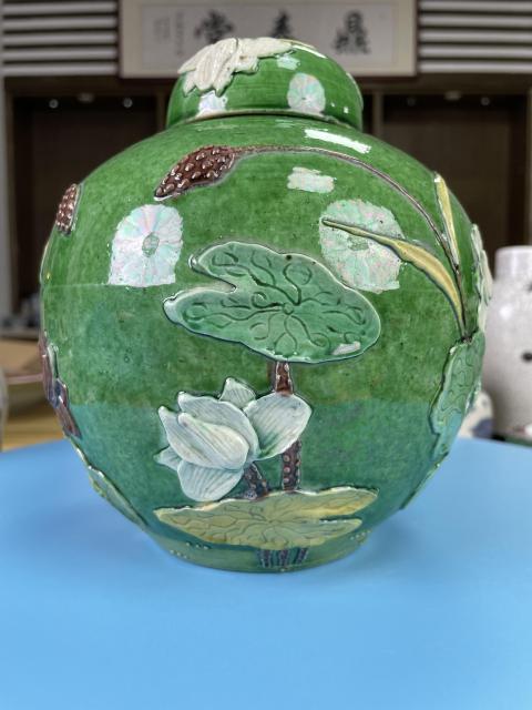 古玩陶瓷清晚期 極品素三彩堆塑一路連科紋大蓋罐拍賣，當前價格4500元
