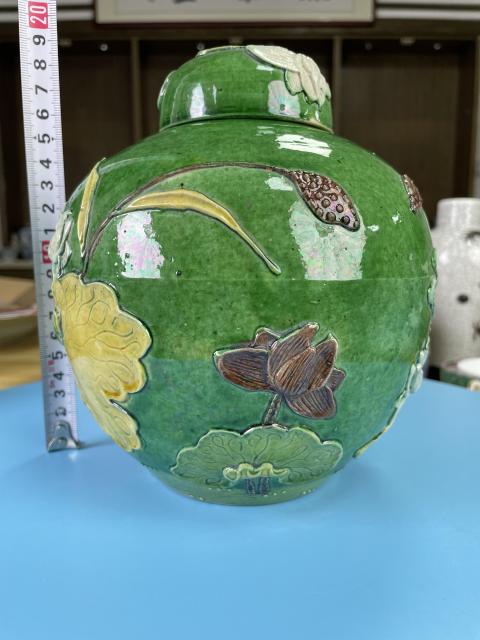 古玩陶瓷清晚期 極品素三彩堆塑一路連科紋大蓋罐拍賣，當前價格4500元