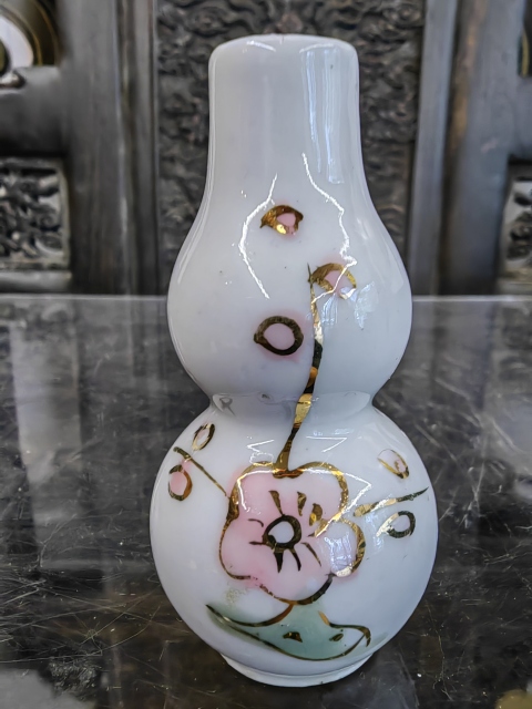 古玩陶瓷出口創(chuàng)匯期彩繪描金花卉紋葫蘆瓶拍賣，當(dāng)前價格1200元