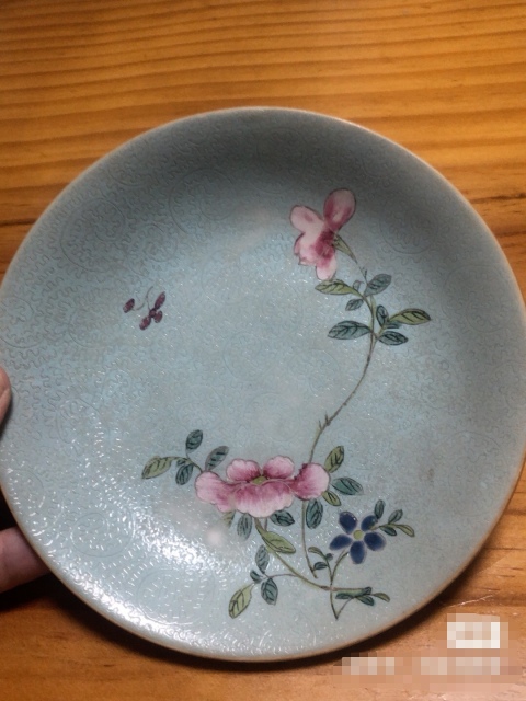 古玩陶瓷乾隆本朝二級(jí)官窯款粉彩軋道花卉紋盤拍賣，當(dāng)前價(jià)格4000元