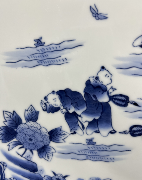古玩陶瓷昭和時期嬰戲紋青花盤拍賣,當前價格999元