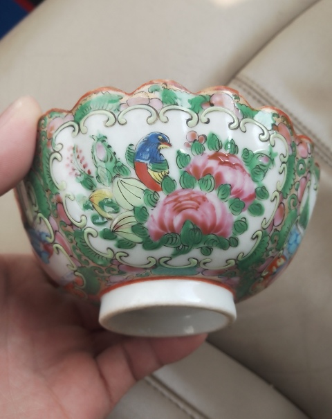 古玩陶瓷晚清人物花鳥蝶紋廣彩花口碗拍賣，當前價格680元