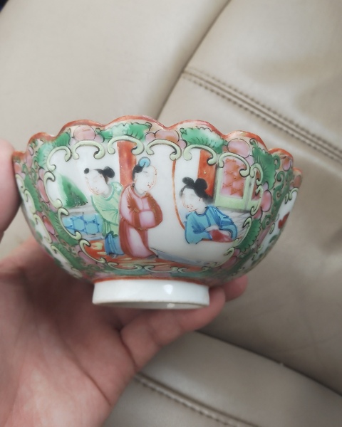 古玩陶瓷晚清人物花鳥蝶紋廣彩花口碗拍賣，當前價格680元