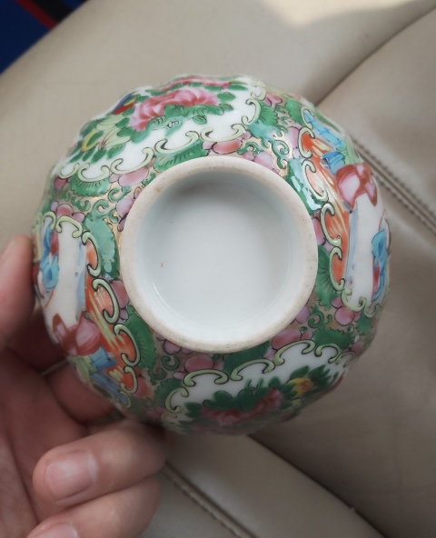 古玩陶瓷晚清人物花鳥蝶紋廣彩花口碗拍賣，當前價格680元