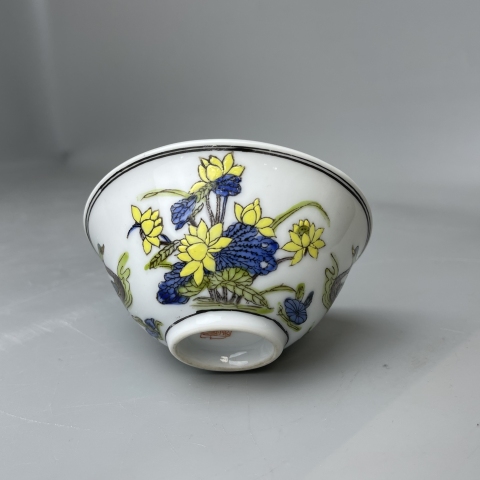 古玩陶瓷上世紀中期荷塘鴛鴦清趣圖描金彩繪碗拍賣，當前價格700元