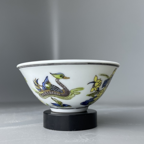 古玩陶瓷上世紀中期荷塘鴛鴦清趣圖描金彩繪碗拍賣，當前價格700元
