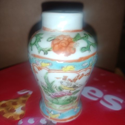 古玩陶瓷晚清民國花鳥紋廣彩瓶拍賣，當前價格0元