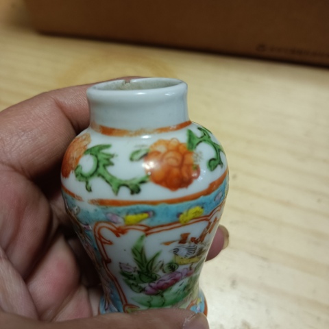 古玩陶瓷晚清民國花鳥紋廣彩瓶拍賣，當前價格0元