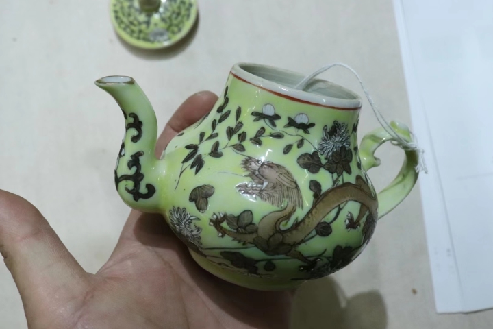 古玩陶瓷清末民國黃地墨彩龍紋執壺拍賣,當前價格18800元