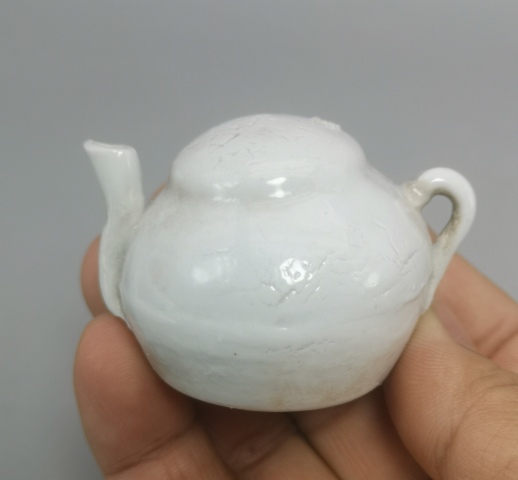 古玩陶瓷清末民國白釉執壺型水滴水柱拍賣，當前價格450元