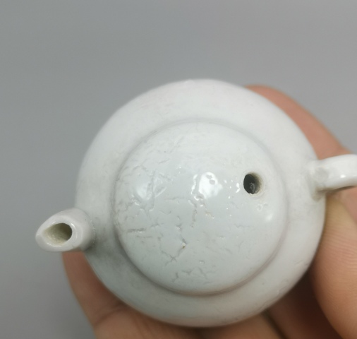 古玩陶瓷清末民國白釉執壺型水滴水柱拍賣，當前價格450元