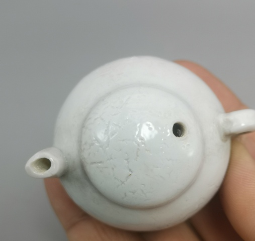 古玩陶瓷清末民國白釉執壺型水滴水柱拍賣，當前價格450元