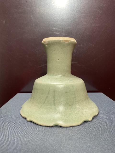 古玩陶瓷龍泉窯迎蓮刻花花口大型高足杯（館藏級精品）拍賣，當前價格16800元