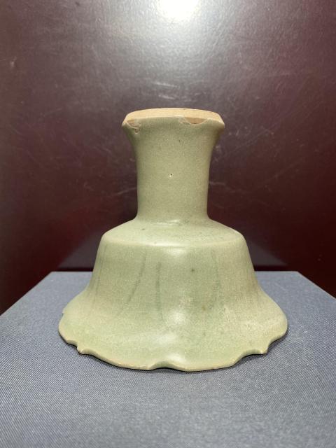 古玩陶瓷龍泉窯迎蓮刻花花口大型高足杯（館藏級精品）拍賣，當前價格16800元