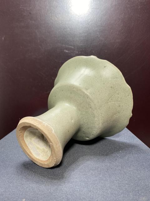 古玩陶瓷龍泉窯迎蓮刻花花口大型高足杯（館藏級精品）拍賣，當前價格16800元