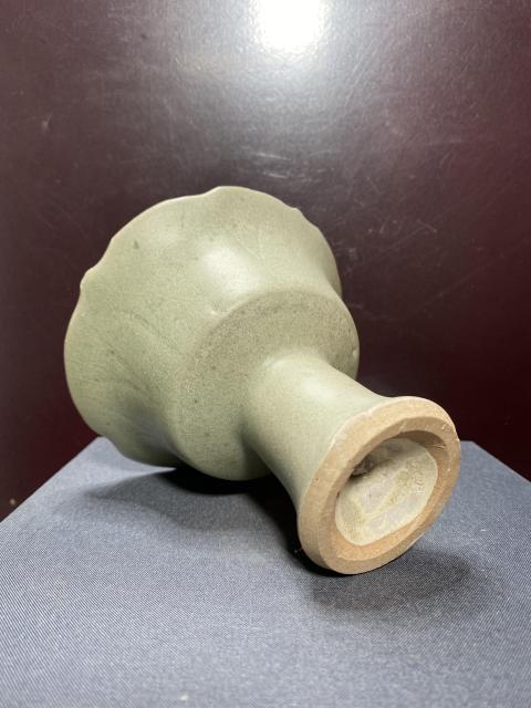 古玩陶瓷龍泉窯迎蓮刻花花口大型高足杯（館藏級精品）拍賣，當前價格16800元