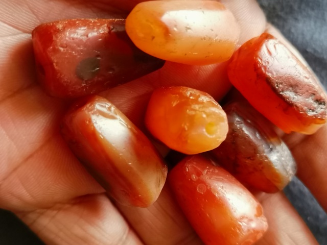 古玩玉器老瑪瑙手鏈珠8顆拍賣,當前價格1元