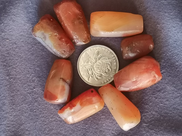 古玩玉器老瑪瑙手鏈珠8顆拍賣,當前價格1元