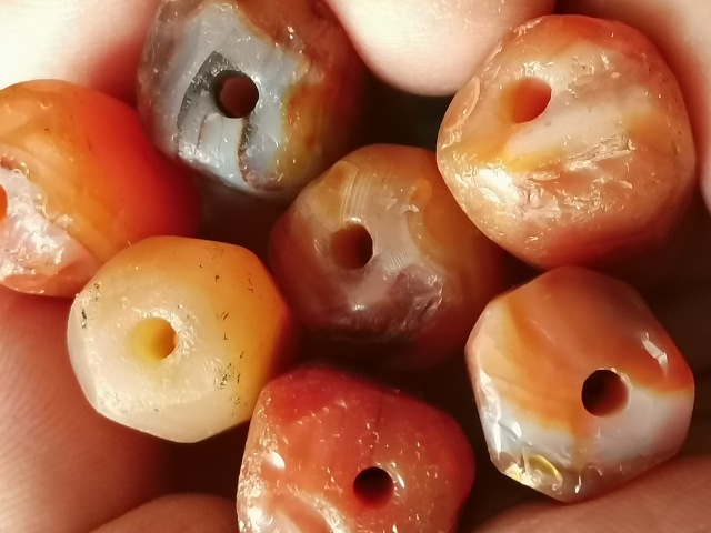 古玩玉器老瑪瑙手鏈珠8顆拍賣,當前價格1元