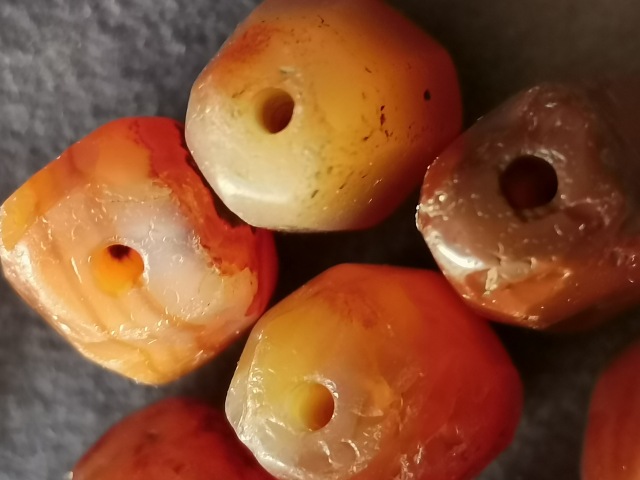 古玩玉器老瑪瑙手鏈珠8顆拍賣,當前價格1元