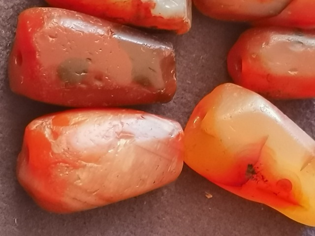 古玩玉器老瑪瑙手鏈珠8顆拍賣,當前價格1元