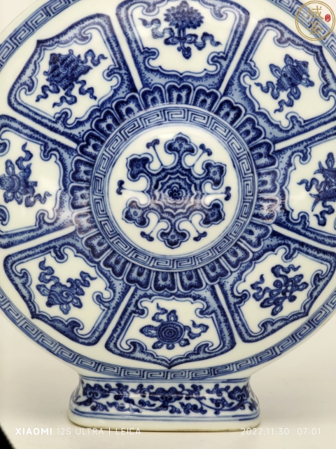 域鉴古玩】现代仿乾隆青花抱月瓶鉴定结果_现代仿乾隆青花抱月瓶