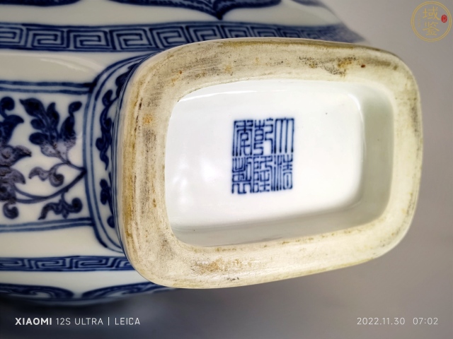 乾隆青花釉里紅八宝紋抱月瓶 賞物観賞瓶 現代工芸品 美術品 装飾品 置物 置物 乾隆青花釉里紅八宝紋抱月瓶 美術品 装飾品 賞物観賞瓶 現代工芸品