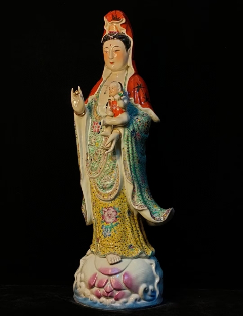 古玩陶瓷民國(guó)晚期至出口創(chuàng)匯送子觀音粉彩瓷塑拍賣，當(dāng)前價(jià)格189650元