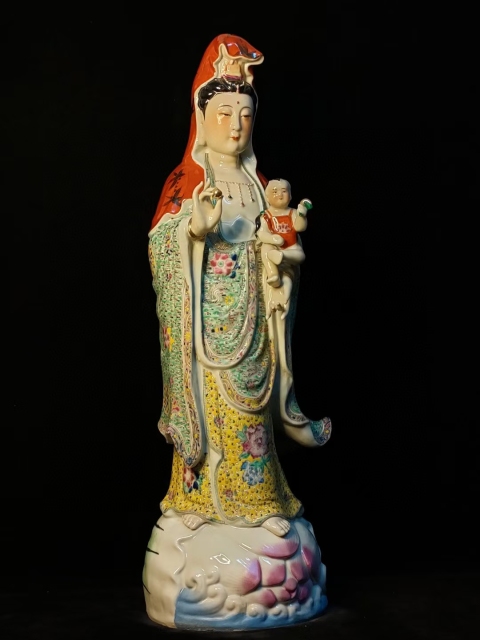 古玩陶瓷民國(guó)晚期至出口創(chuàng)匯送子觀音粉彩瓷塑拍賣，當(dāng)前價(jià)格189650元