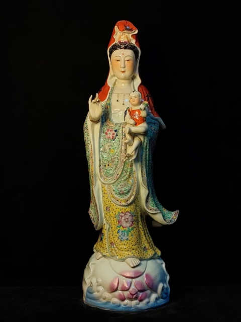 古玩陶瓷民國(guó)晚期至出口創(chuàng)匯送子觀音粉彩瓷塑拍賣，當(dāng)前價(jià)格189650元
