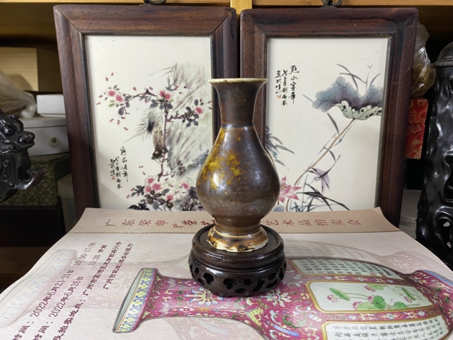 古玩陶瓷德化窯紫金釉撇口瓶拍賣，當前價格800元