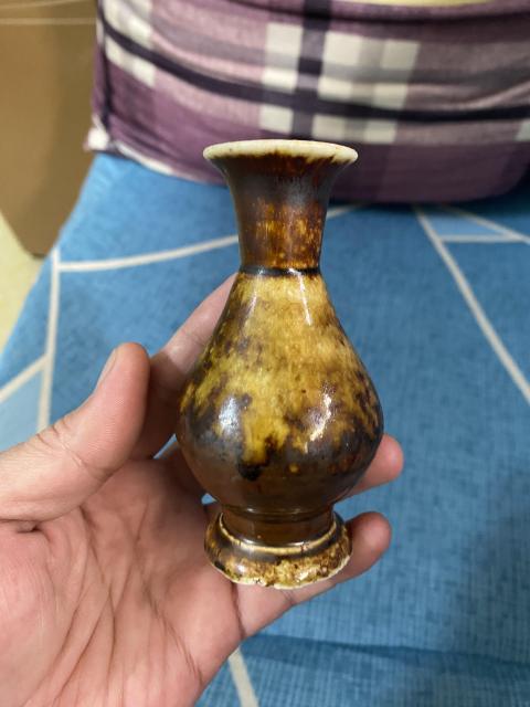 古玩陶瓷德化窯紫金釉撇口瓶拍賣，當前價格800元