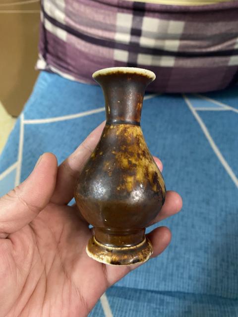 古玩陶瓷德化窯紫金釉撇口瓶拍賣，當前價格800元