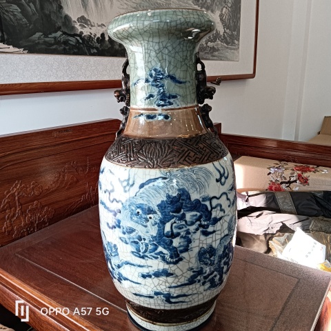 古玩陶瓷清晚期仿哥釉鐵銹花青花獅子繡球圖盤(pán)口瓶拍賣(mài),當(dāng)前價(jià)格9600元