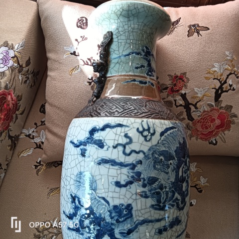 古玩陶瓷清晚期仿哥釉鐵銹花青花獅子繡球圖盤(pán)口瓶拍賣(mài),當(dāng)前價(jià)格9600元