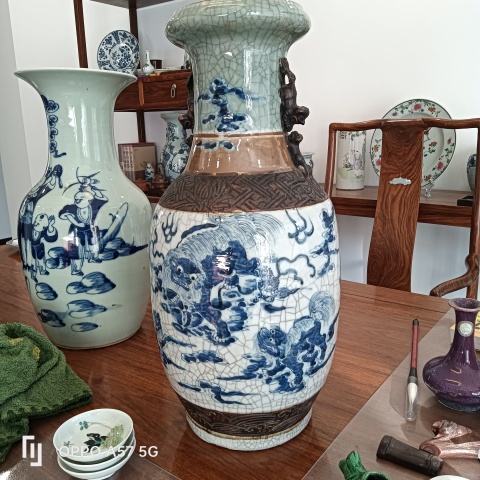 古玩陶瓷清晚期仿哥釉鐵銹花青花獅子繡球圖盤(pán)口瓶拍賣(mài),當(dāng)前價(jià)格9600元