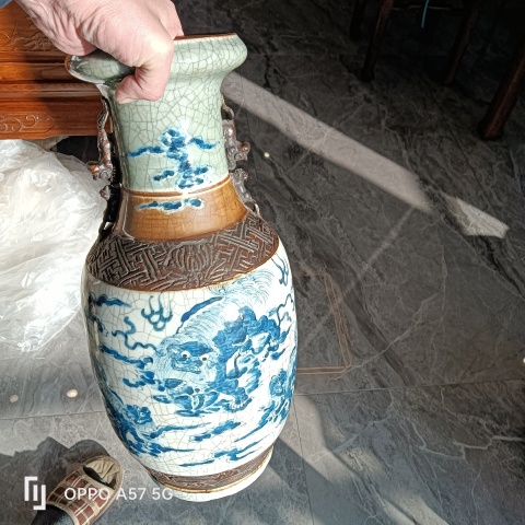 古玩陶瓷清晚期仿哥釉鐵銹花青花獅子繡球圖盤(pán)口瓶拍賣(mài),當(dāng)前價(jià)格9600元
