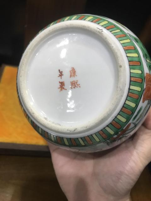 古玩陶瓷實(shí)物保真五彩三顧茅廬蓋罐拍賣，當(dāng)前價(jià)格2688元
