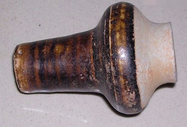 古玩陶瓷宋元吉州窯系醬釉長頸瓶拍賣，當前價格600元