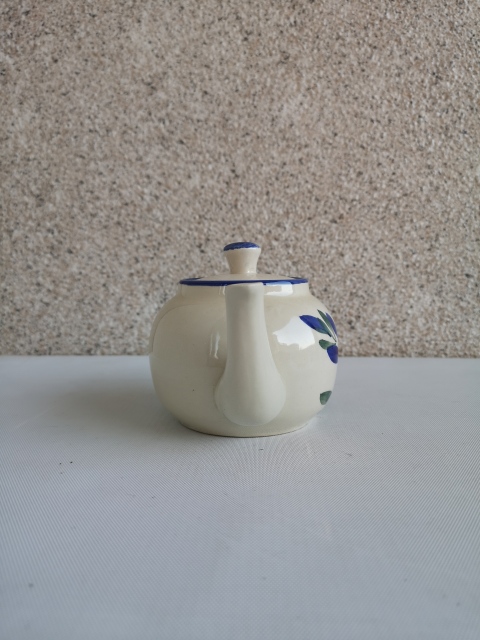古玩陶瓷上世紀晚期花卉紋執壺拍賣,當前價格260元